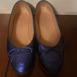 Chanel cobalt patten leather ballerina flats with CC toe